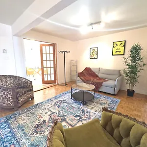 Superb 3 Bed 3mins From Mont-royal Metro , Montreal Canada
