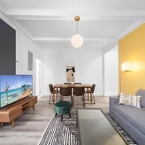 Modern And Cozy 4 Bedrooms Sleep 12 , Montreal Canada