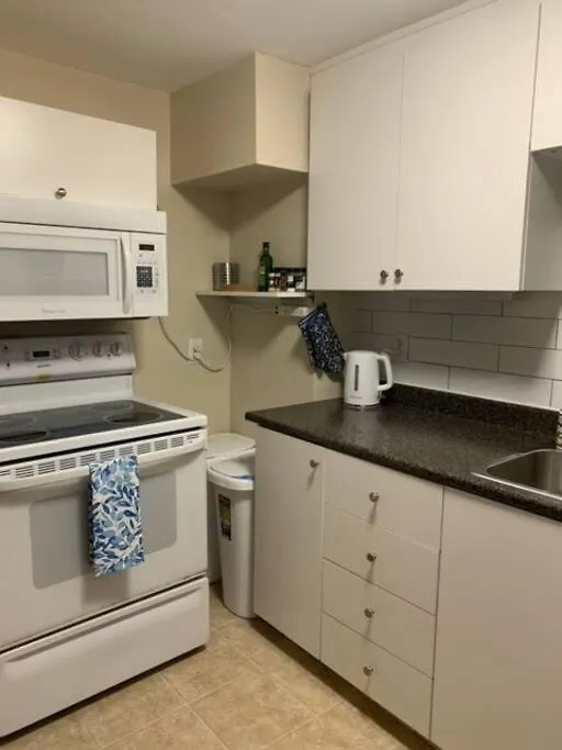 Downtown One Bedroom/Historic Bauer Terrace Halifax 0*,